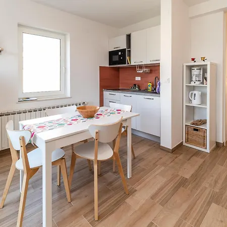 Milena-airconditioning & Private Parking Punat