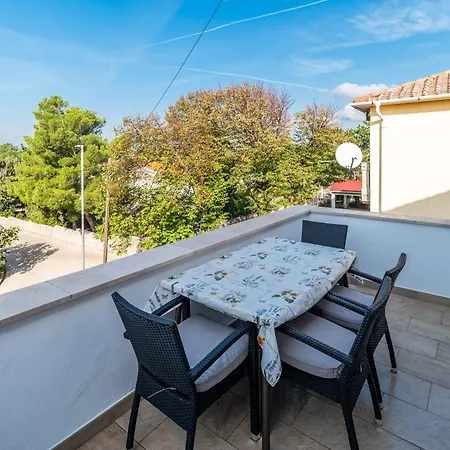 Milena-airconditioning & Private Parking * Punat