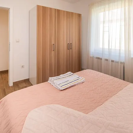 Milena-airconditioning & Private Parking * Punat