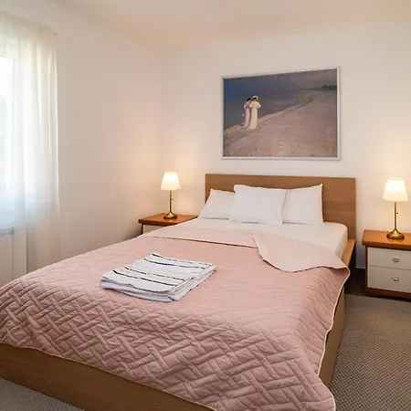 Milena-airconditioning & Private Parking Apartment *