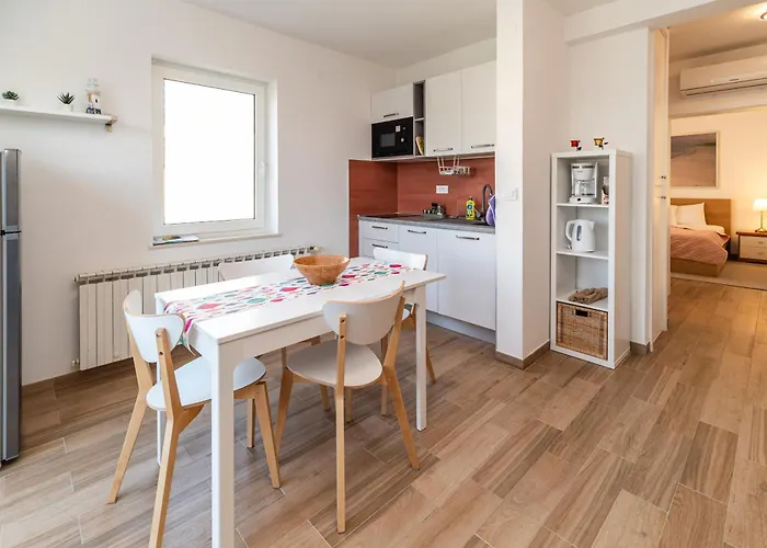 Milena-airconditioning & Private Parking Punat