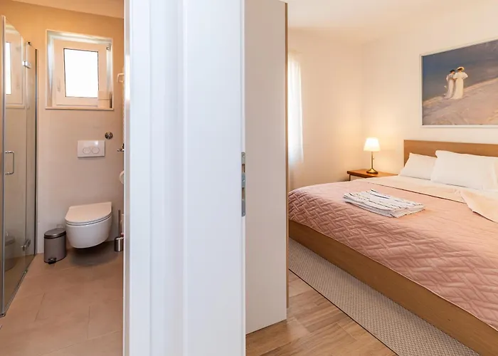 Milena-airconditioning & Private Parking * Punat