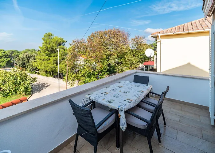 Milena-airconditioning & Private Parking * Punat