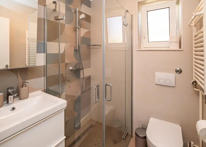 Milena-airconditioning & Private Parking *