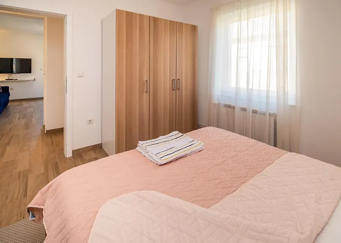 Milena-airconditioning & Private Parking * Punat