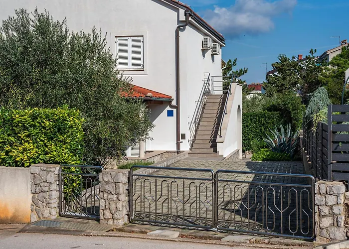 Milena-airconditioning & Private Parking Apartament