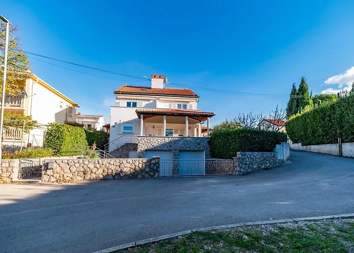 Milena-airconditioning & Private Parking Punat