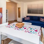 Milena-airconditioning & Private Parking Appartement *