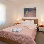 Milena-airconditioning & Private Parking Appartement *