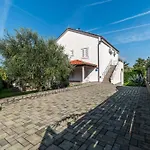 Milena-airconditioning & Private Parking *
